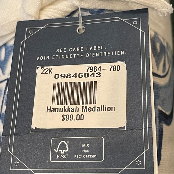 NWT Pottery Barn Blue Medallion Table Runner - Picture 4 of 4